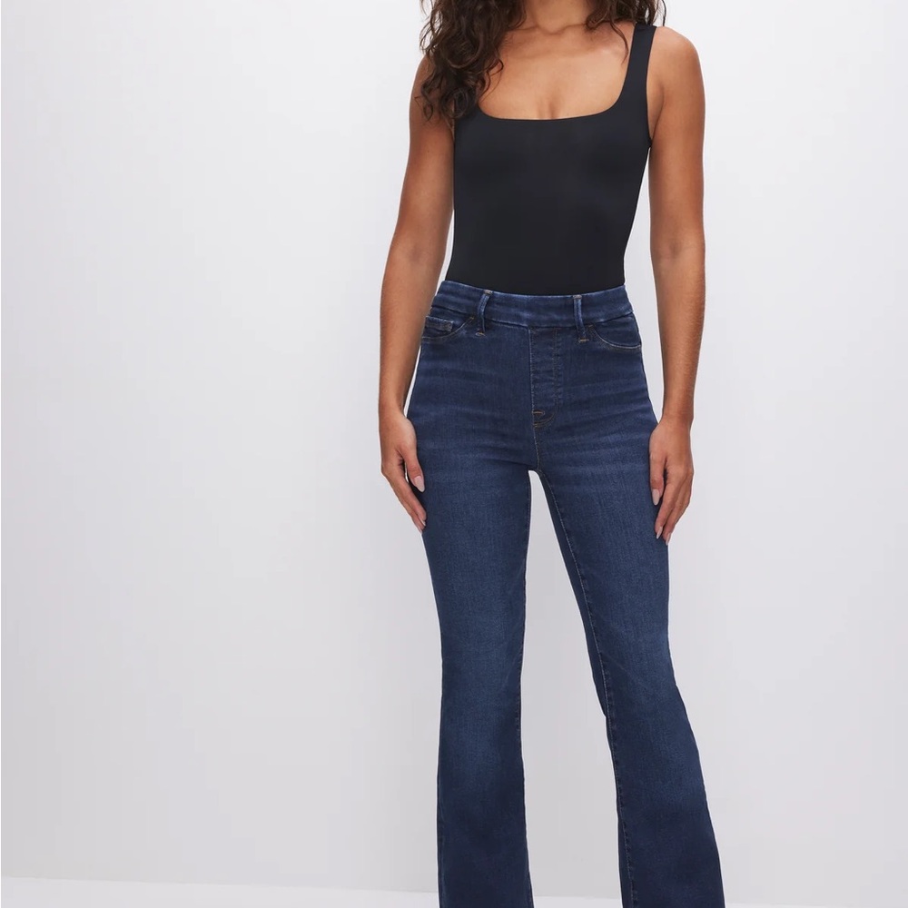 Good American POWER STRETCH PULL-ON FLARE JEANS - New without tags